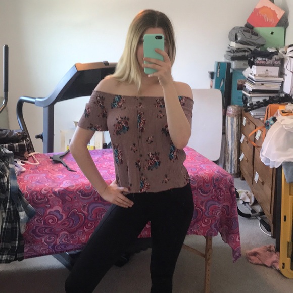 Off The Shoulder Top⭐️ - Picture 4 of 4